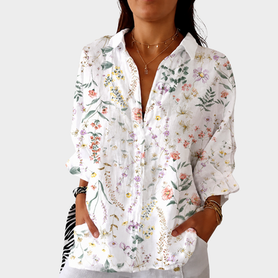 Camicetta Leggera e Colorata su Fondo Bianco
